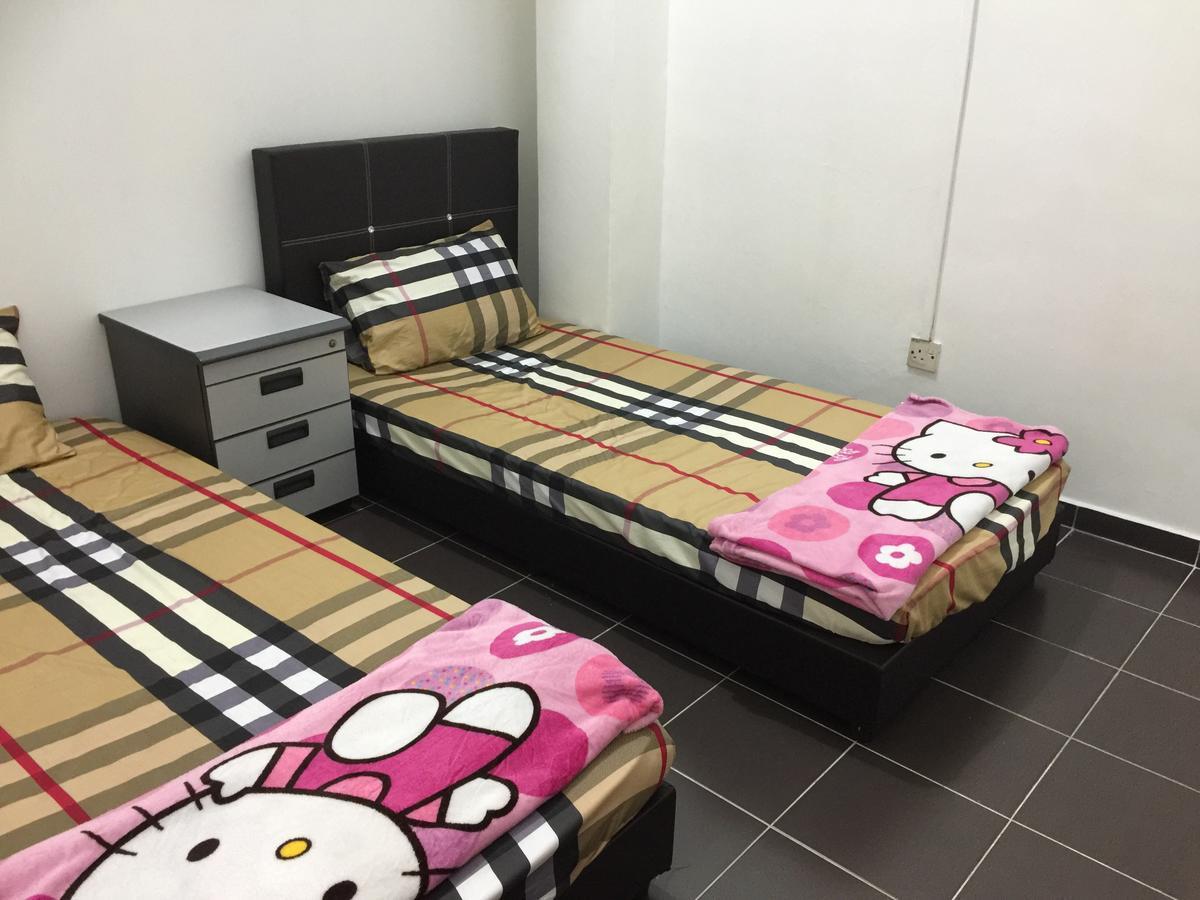 Jiaxin Hostel Улу-Тірам Екстер'єр фото
