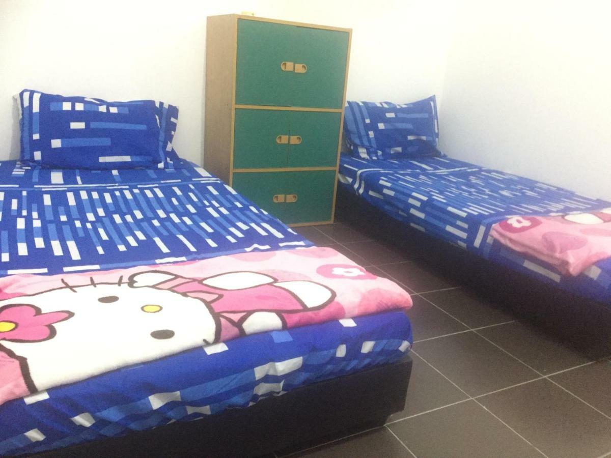 Jiaxin Hostel Улу-Тірам Екстер'єр фото