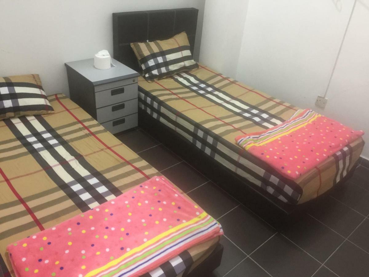 Jiaxin Hostel Улу-Тірам Екстер'єр фото