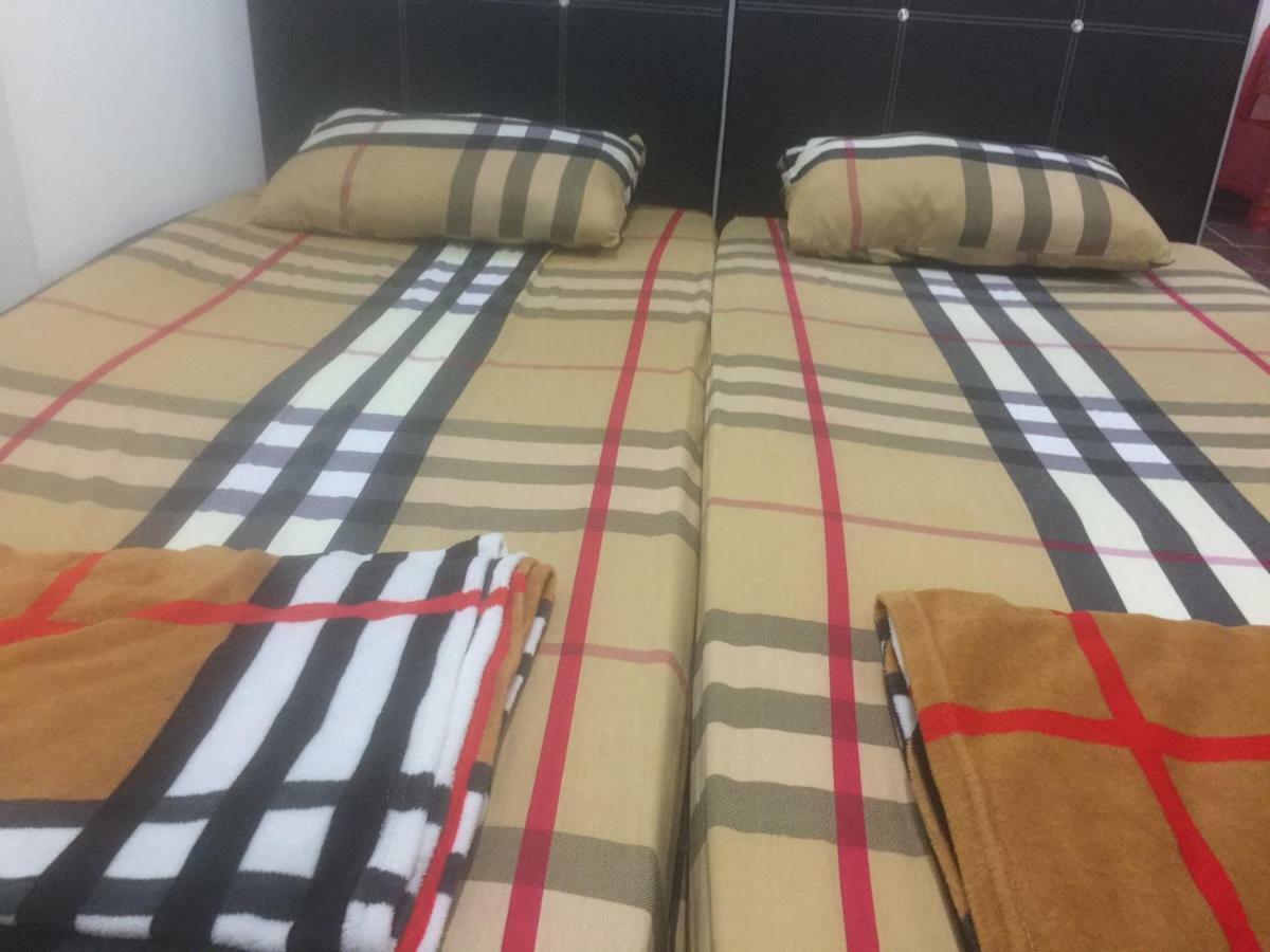 Jiaxin Hostel Улу-Тірам Екстер'єр фото
