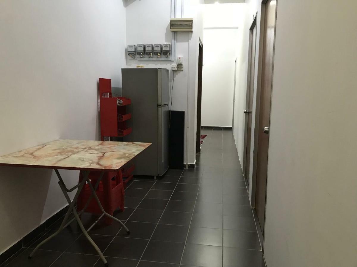 Jiaxin Hostel Улу-Тірам Екстер'єр фото