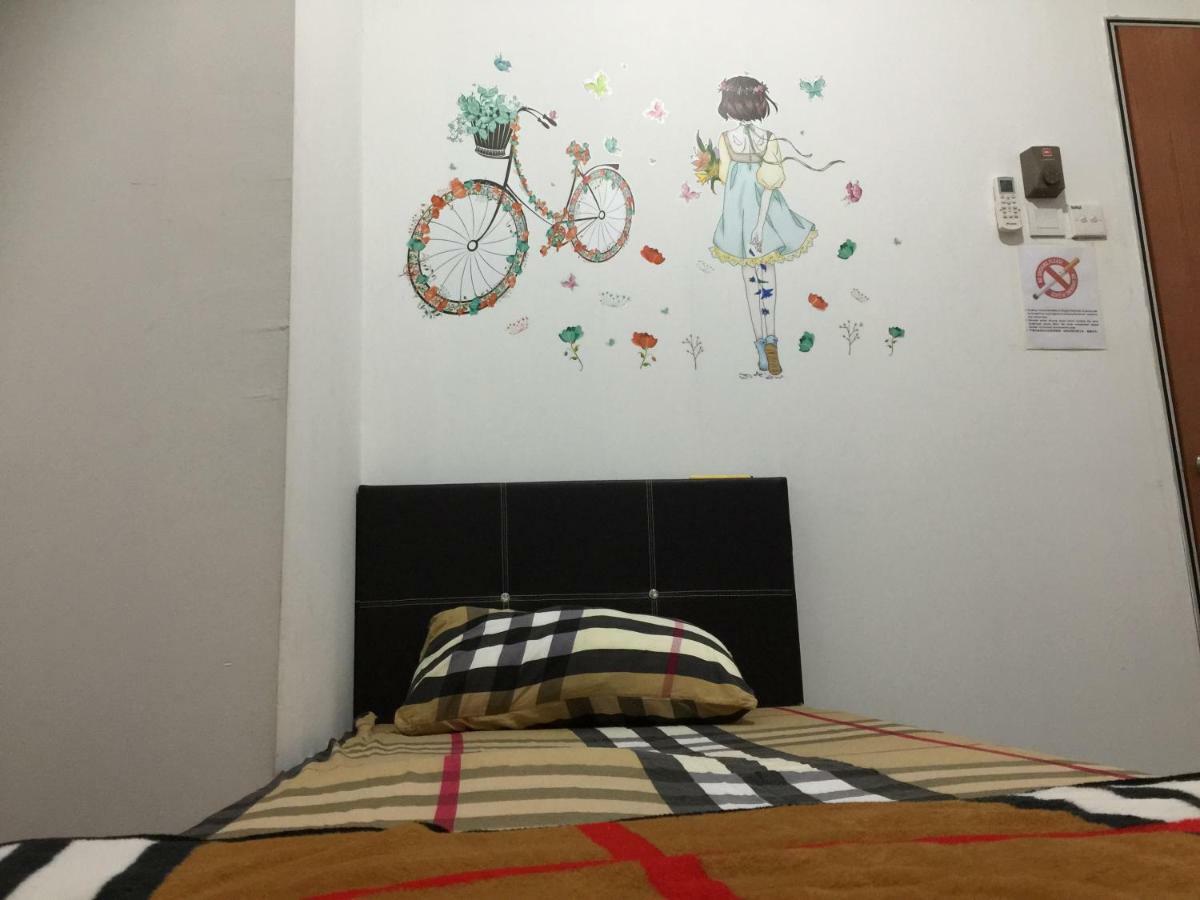 Jiaxin Hostel Улу-Тірам Екстер'єр фото